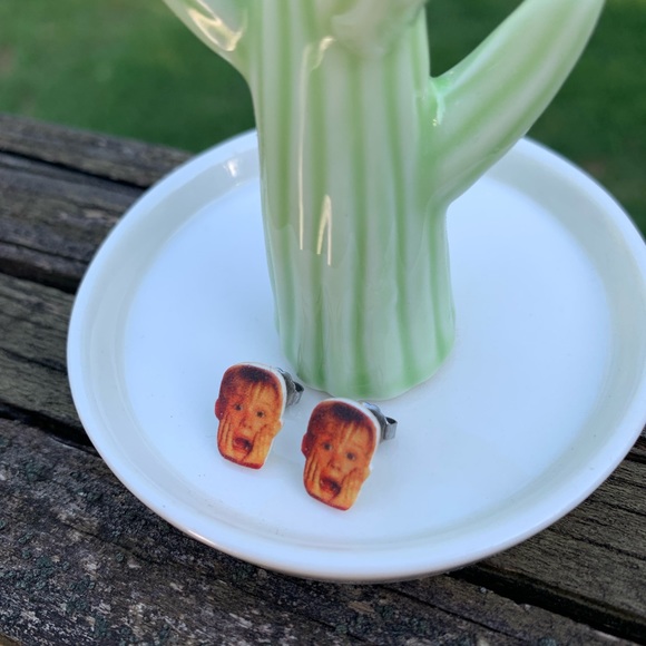 Kevin McCallister Home Alone Scream Stud Earrings - Picture 3 of 3